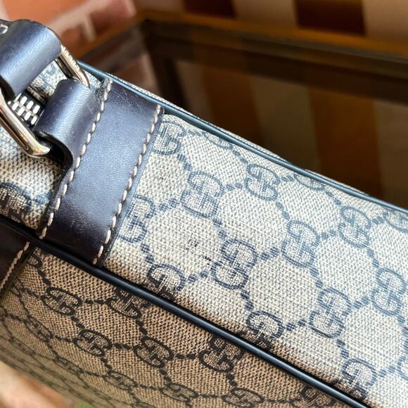 Gucci Blue Crossbody Bag with Iconic Design - Picture 9 of 11